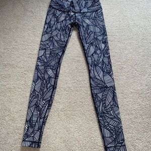Lululemon wunder under banana leaf leggings size 8